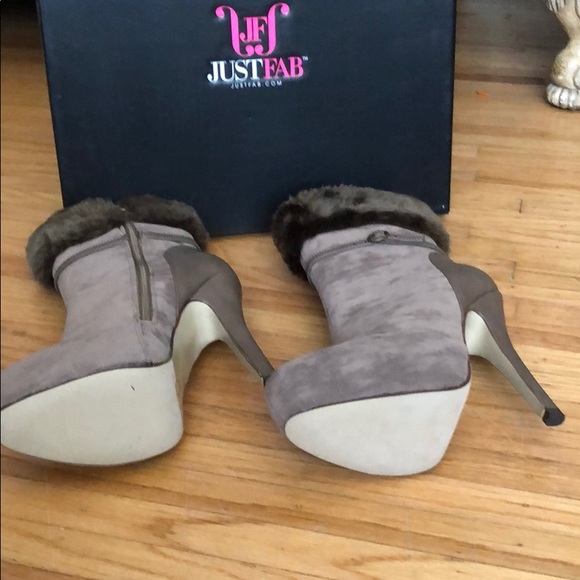 Faux fur trimmed suede and leather booties - Picture 3 of 4